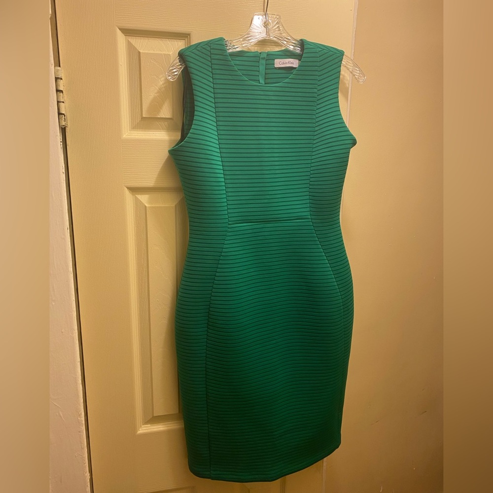 GREEN CALVIN KLEIN SLEEVELESS FITTED DRESS (WORN ONCE ONLY FOR 3 HOURS) - Picture 9 of 11
